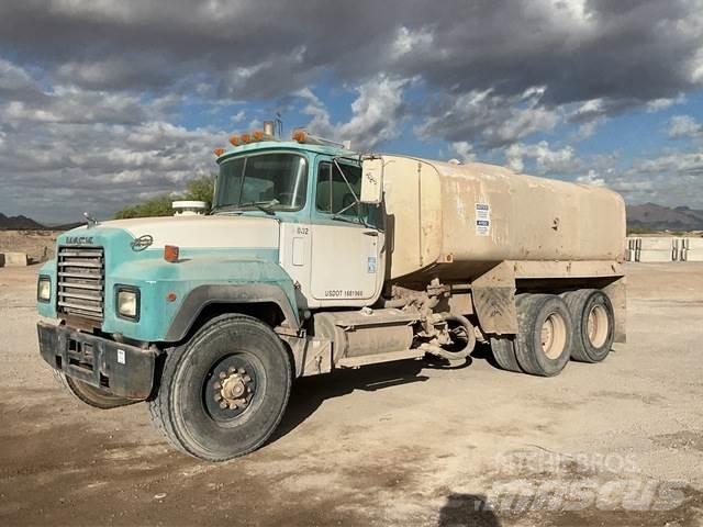 Mack RD690S Water tankwagens