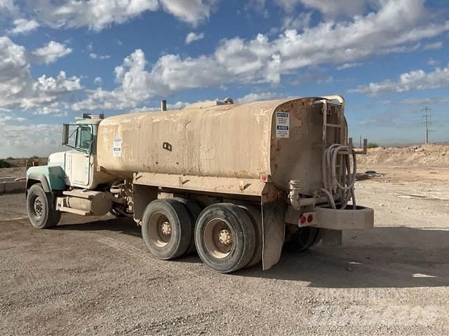 Mack RD690S Water tankwagens