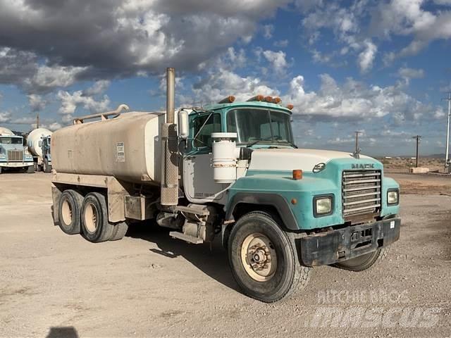 Mack RD690S Water tankwagens