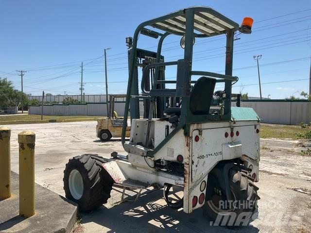 Moffett M5000 Meeneemheftrucks