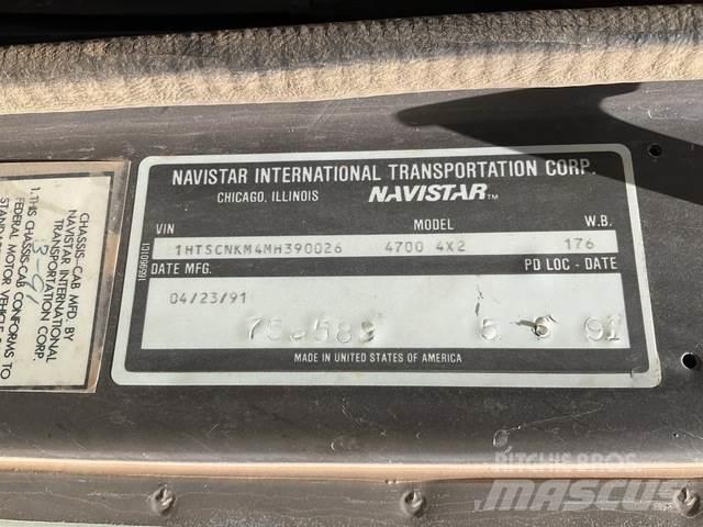 Navistar 4700 Bakwagens met gesloten opbouw