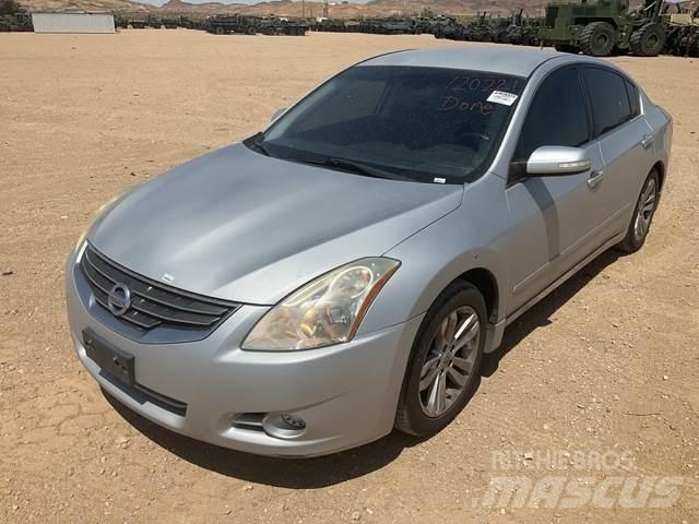 Nissan Altima Auto's