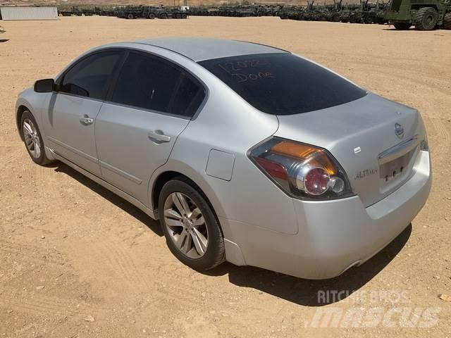Nissan Altima Auto's