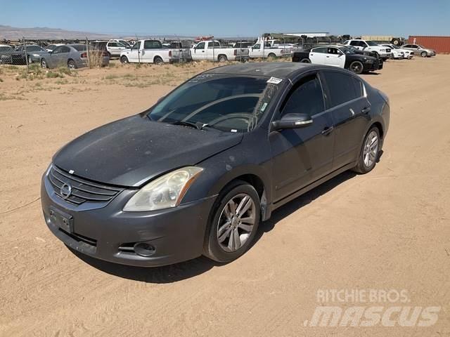 Nissan Altima Auto's