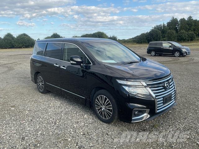 Nissan Elgrand Minibussen