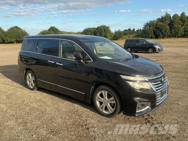 Nissan Elgrand Minibussen