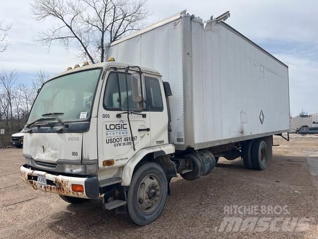 Nissan UD2600 Bakwagens met gesloten opbouw