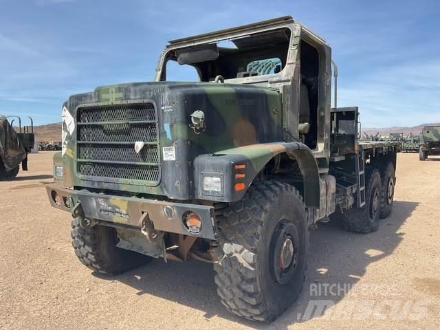 Oshkosh  Bakwagens met gesloten opbouw