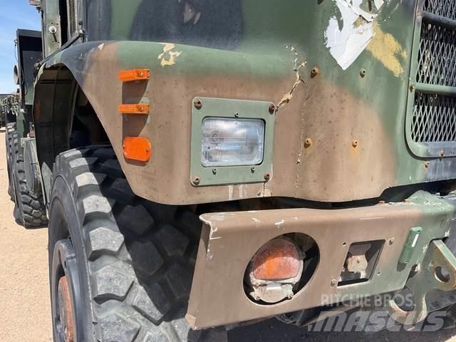 Oshkosh  Bakwagens met gesloten opbouw