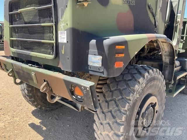 Oshkosh AMK23A1 Bakwagens met gesloten opbouw