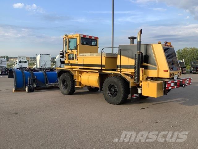 Oshkosh H2718 Sneeuwschuivers en -ploegen