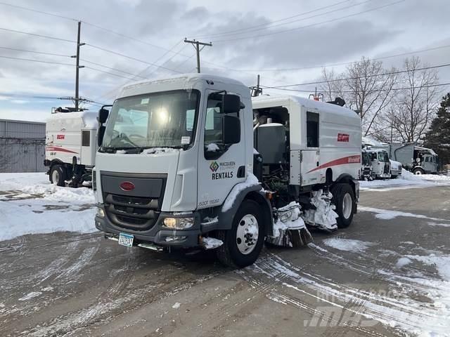 Peterbilt 220 Veegwagens