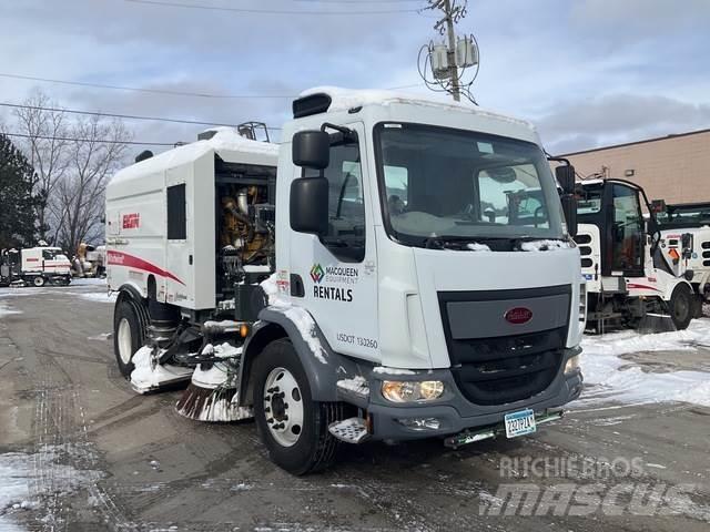Peterbilt 220 Veegwagens