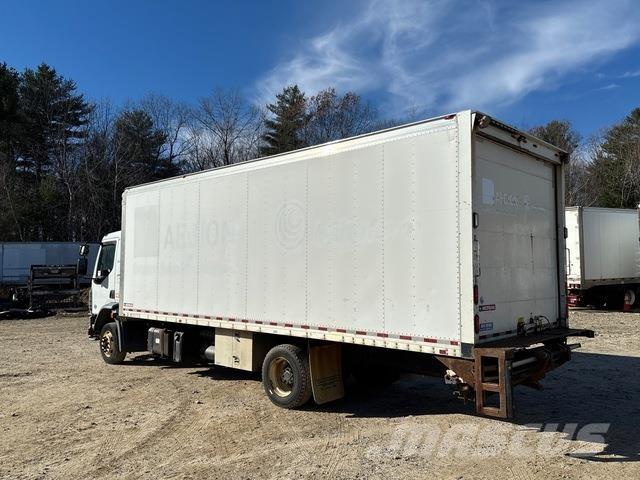 Peterbilt 220 Bakwagens met gesloten opbouw