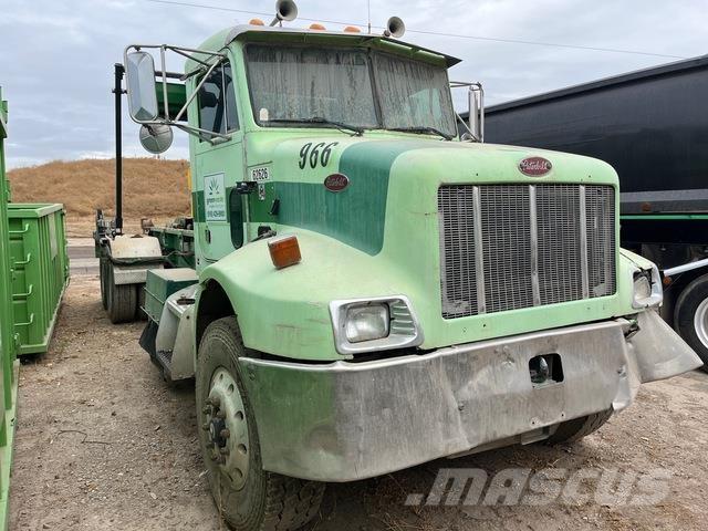 Peterbilt 330 Vrachtwagen met containersysteem