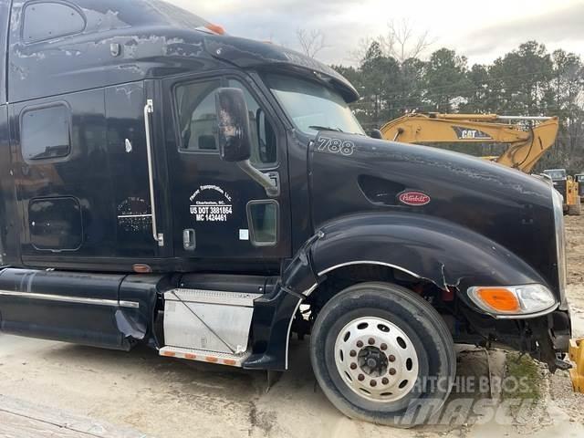 Peterbilt 387 Trekkers