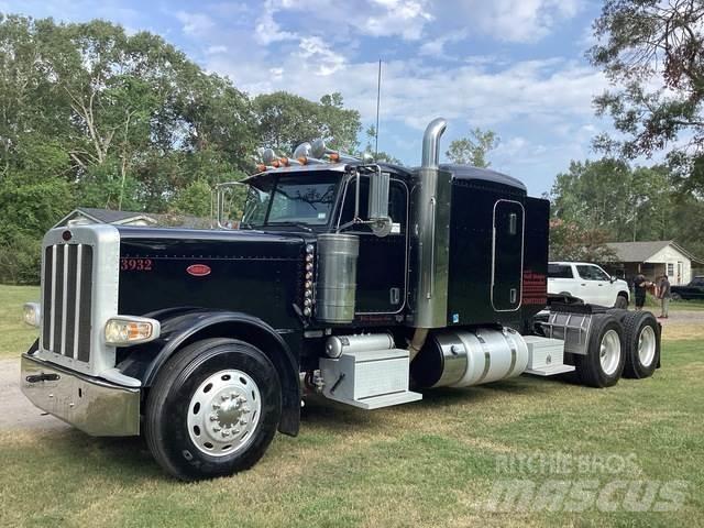 Peterbilt 389 Trekkers