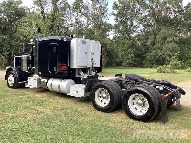 Peterbilt 389 Trekkers