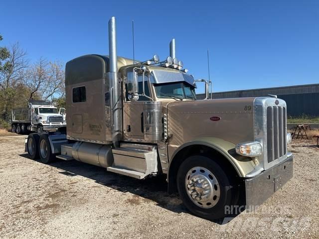 Peterbilt 389 Trekkers