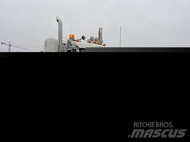 Peterbilt 389 Trekkers