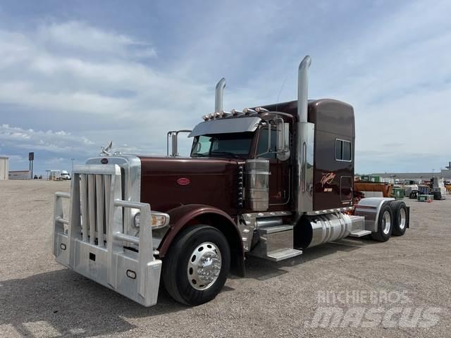 Peterbilt 389 Trekkers