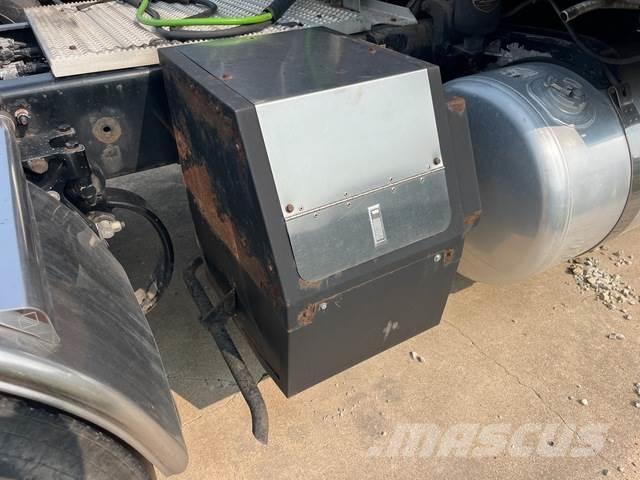 Peterbilt 389 Trekkers