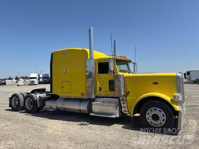 Peterbilt 389 Trekkers