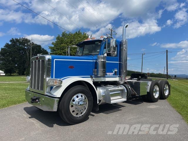 Peterbilt 389 Trekkers