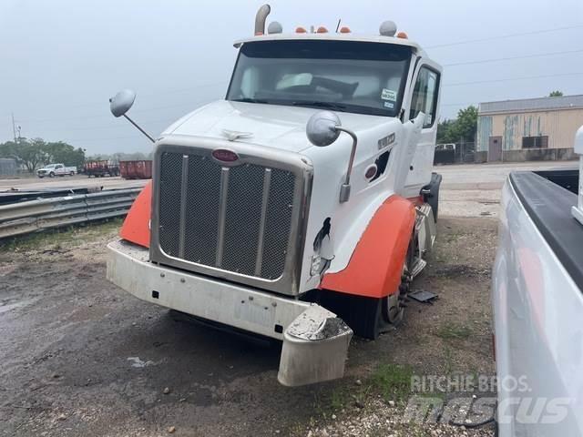 Peterbilt 567 Trekkers