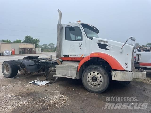 Peterbilt 567 Trekkers