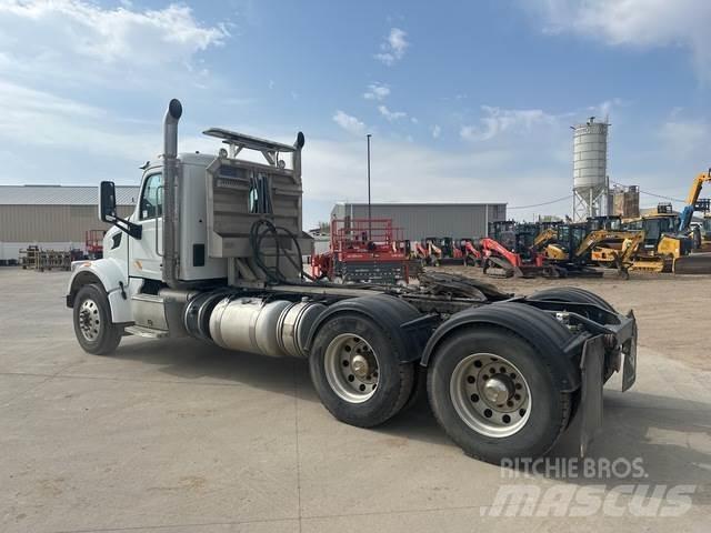 Peterbilt 567 Trekkers