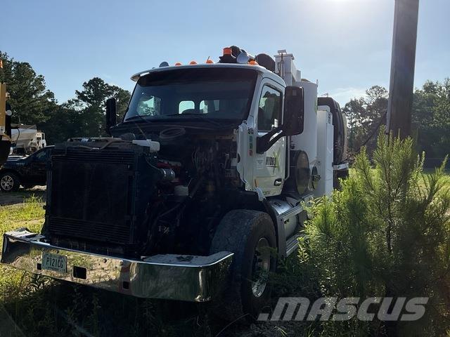 Peterbilt 567 Rupsgraafmachines