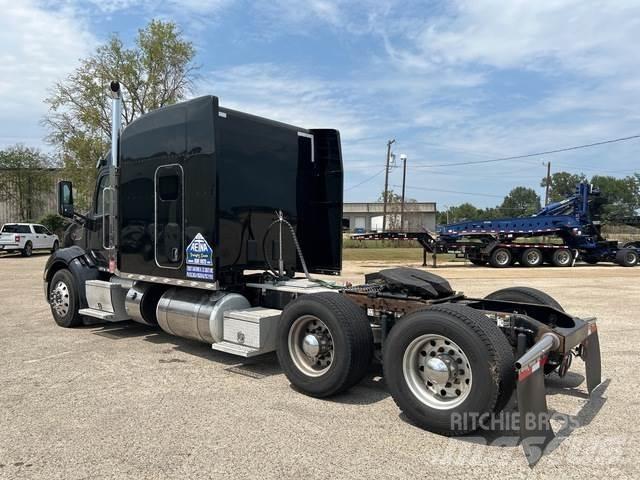Peterbilt 579 Trekkers