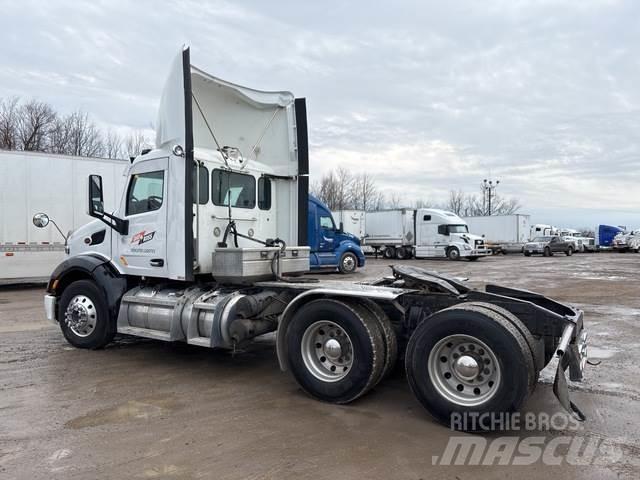 Peterbilt 579 Trekkers