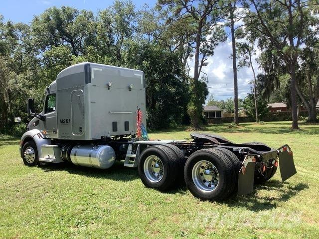 Peterbilt 579 Trekkers