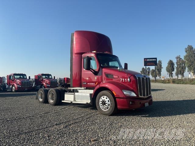 Peterbilt 579 Trekkers