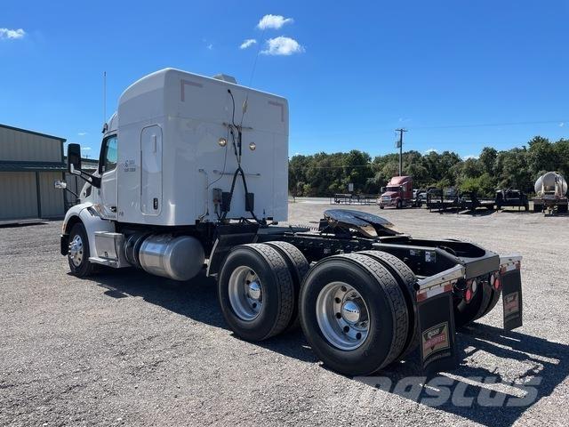 Peterbilt 589 Trekkers