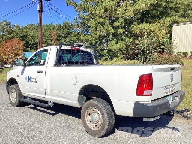 RAM 2500 Bestelwagens met open laadbak
