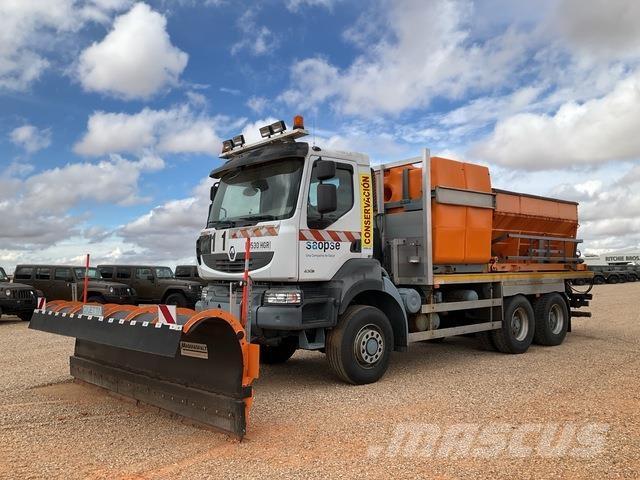 Renault Kerax Sneeuwschuivers en -ploegen