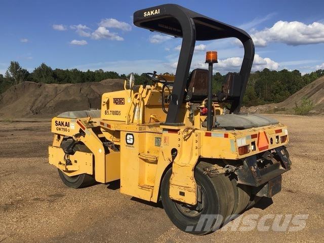 Sakai GW750-2 Bandenwalsen