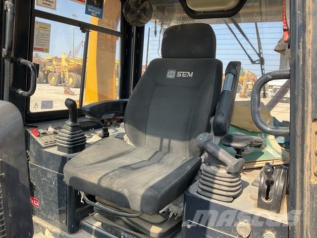 SEM 822D Rupsdozers