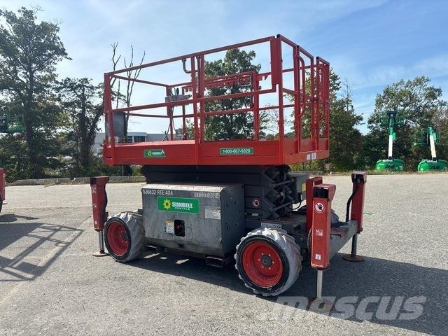 SkyJack 6832RT Schaarhoogwerkers