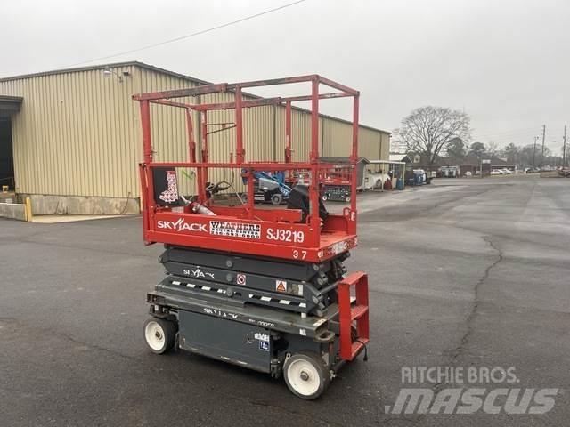 SkyJack SJ3219 Schaarhoogwerkers