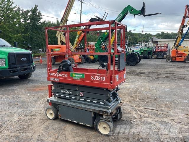 SkyJack SJ3219 Schaarhoogwerkers
