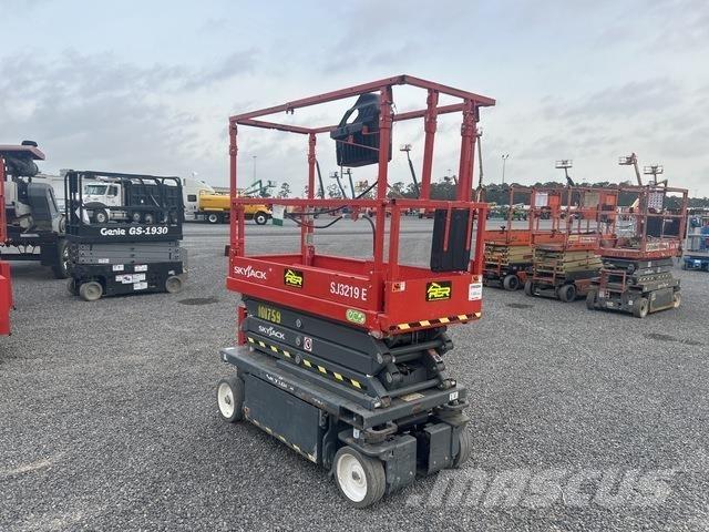 SkyJack SJ3219 Schaarhoogwerkers
