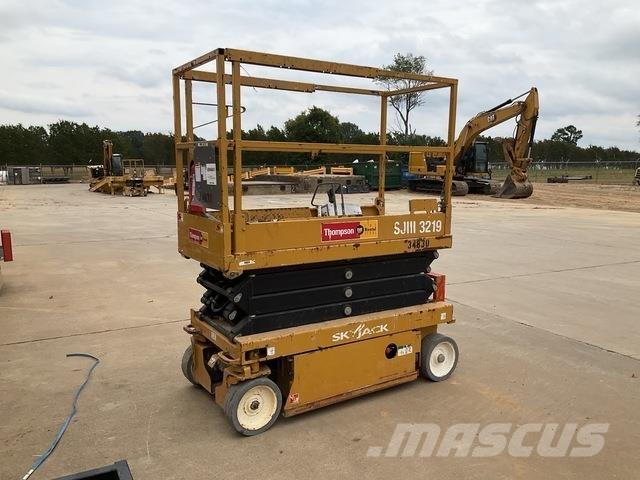 SkyJack SJ3219 Schaarhoogwerkers