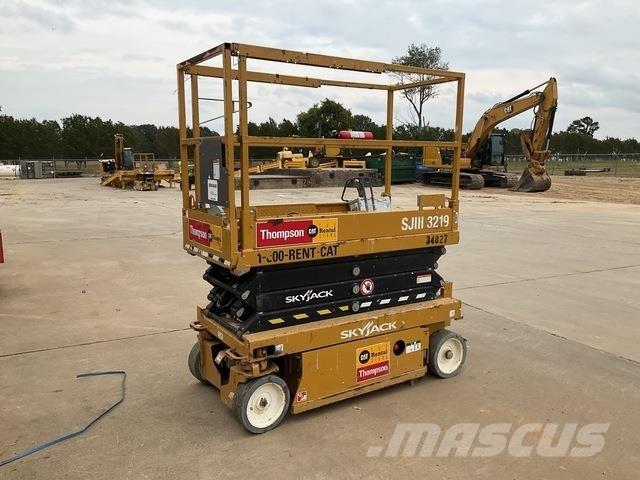SkyJack SJ3219 Schaarhoogwerkers