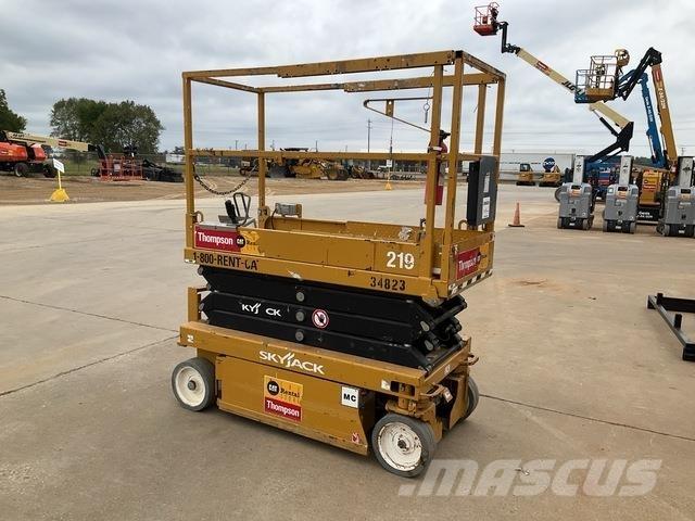 SkyJack SJ3219 Schaarhoogwerkers
