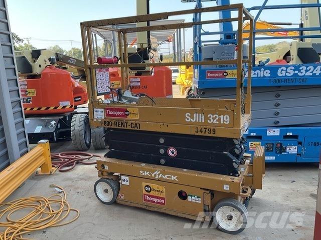 SkyJack SJ3219 Schaarhoogwerkers