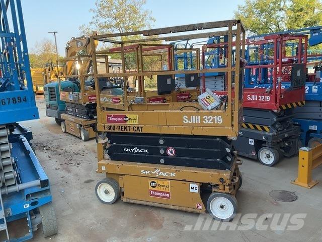 SkyJack SJ3219 Schaarhoogwerkers